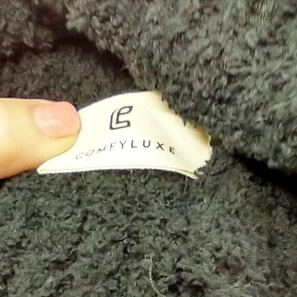 Knit beanie black with pompom - Picture 7 of 9